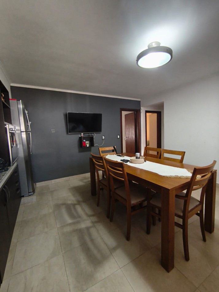 Casa Estilo Modero, con quincho y departamento.