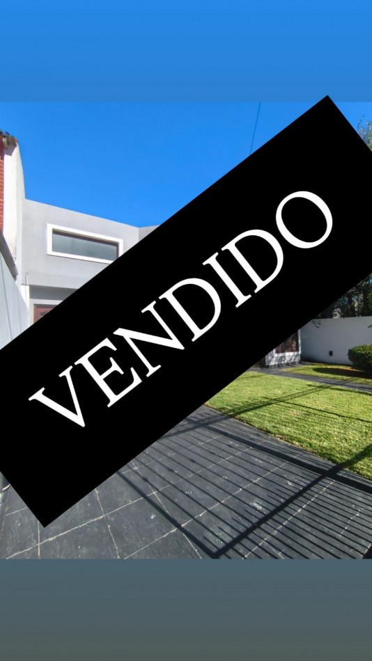 Casa Estilo Modero, con quincho y departamento.